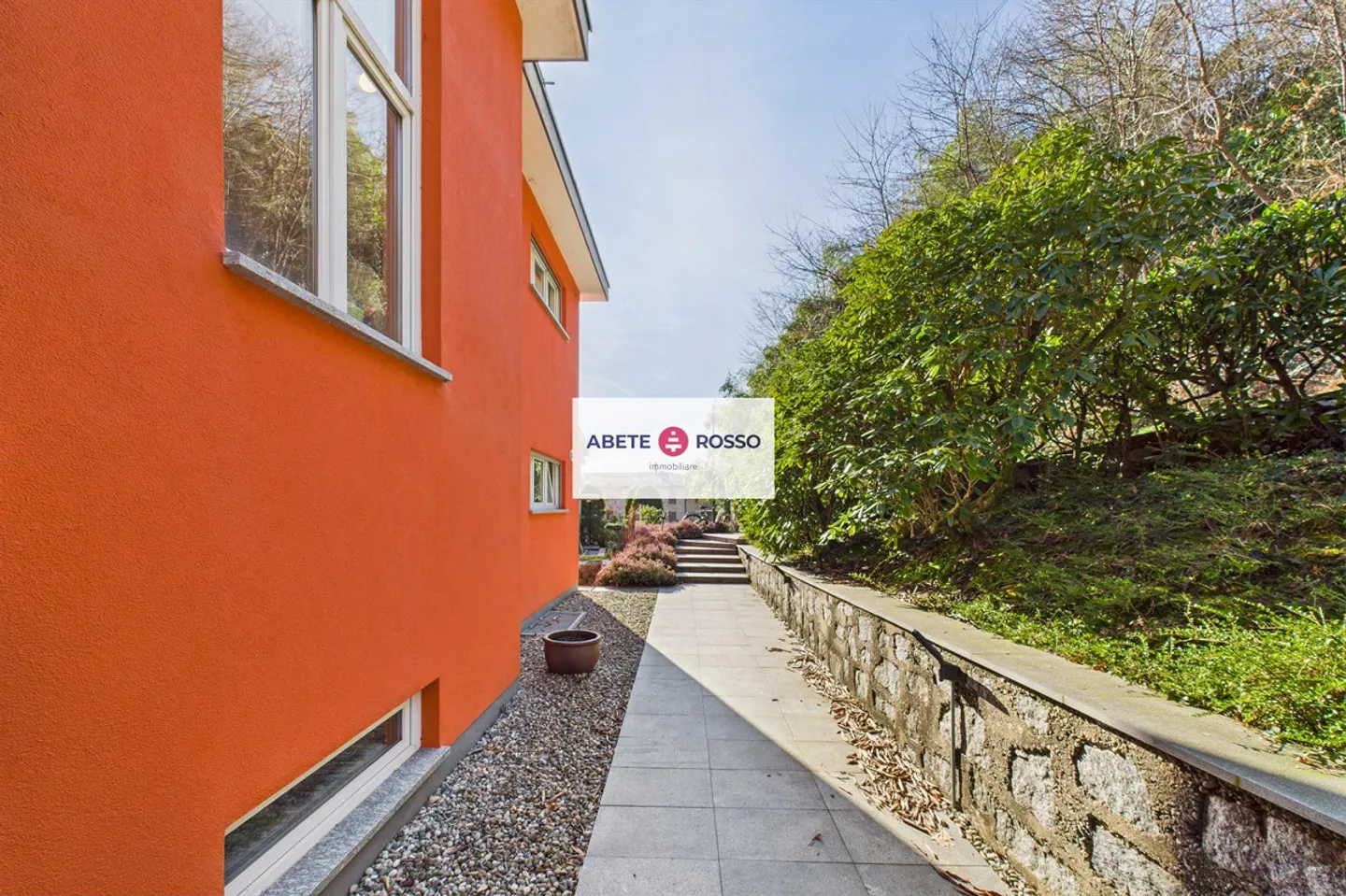 Apartment with terraces in a quiet and prestigious residential area. - Photo 3 of 17