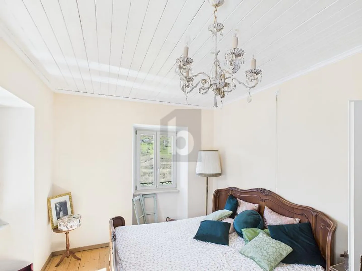 Geräumiges Haus mit viel Baugrund - Foto 2 von 6