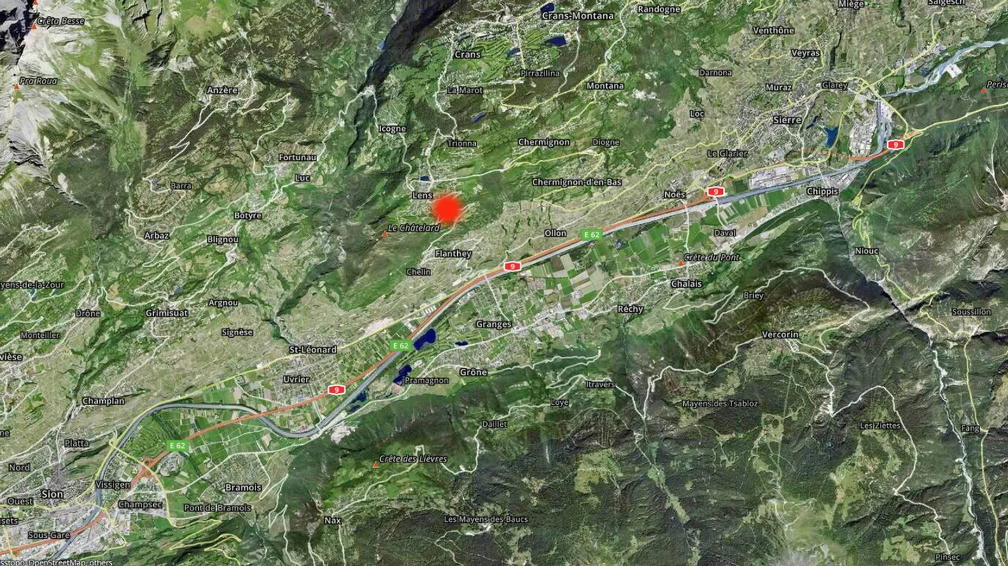 MAGNIFICENT 5.5 ROOM PENTHOUSE IN LENS - Photo 6 of 6