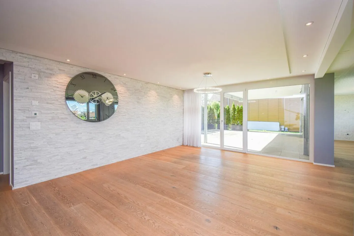 Maison individuelle de 5,5 pièces avec studio - Vivre et travailler sous un même toit à Amriswil ! - Photo 2 sur 20