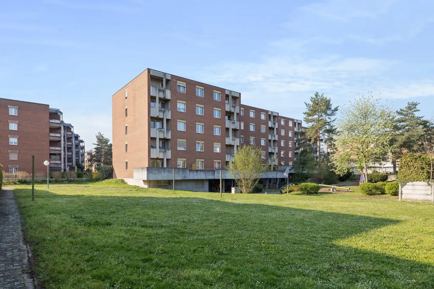 Attractive 4.5-room apartment with spacious seating area - Photo 1 of 11