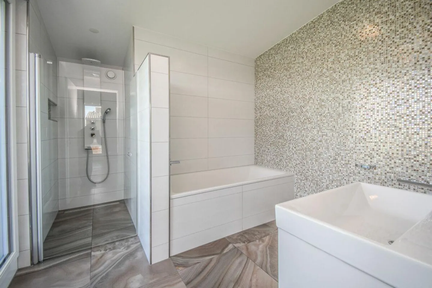 Maison individuelle de 5,5 pièces avec studio - Vivre et travailler sous un même toit à Amriswil ! - Photo 12 sur 20
