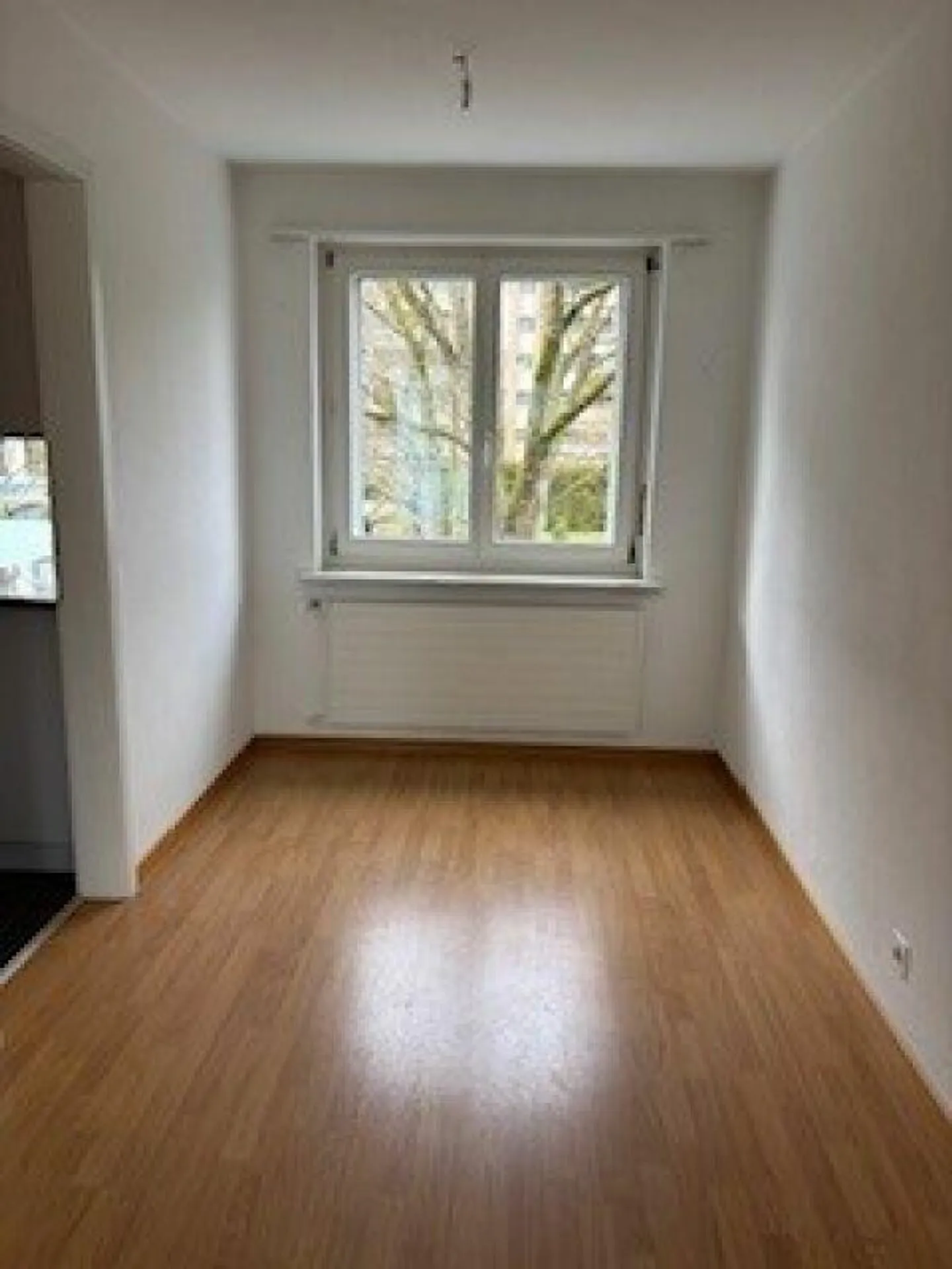 Appartamento luminoso e spazioso di 4,5 stanze con 2 balconi in una zona residenziale tranquilla - Foto 6 di 9