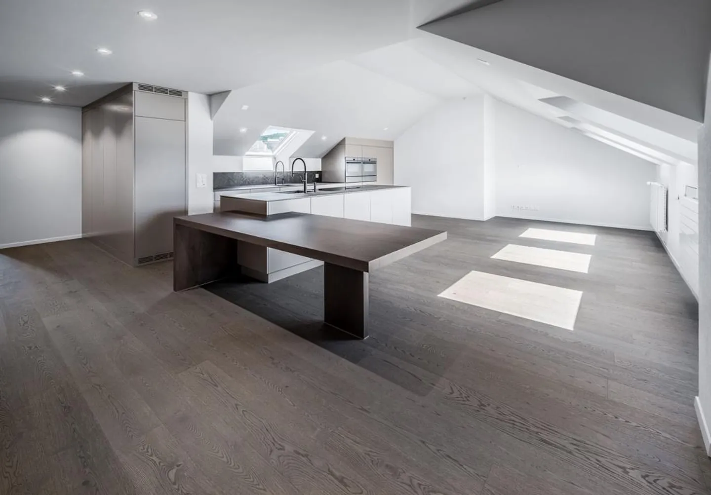 Appartement exclusif de 4,5 pièces au-dessus des toits de Zurich - Photo 2 sur 12