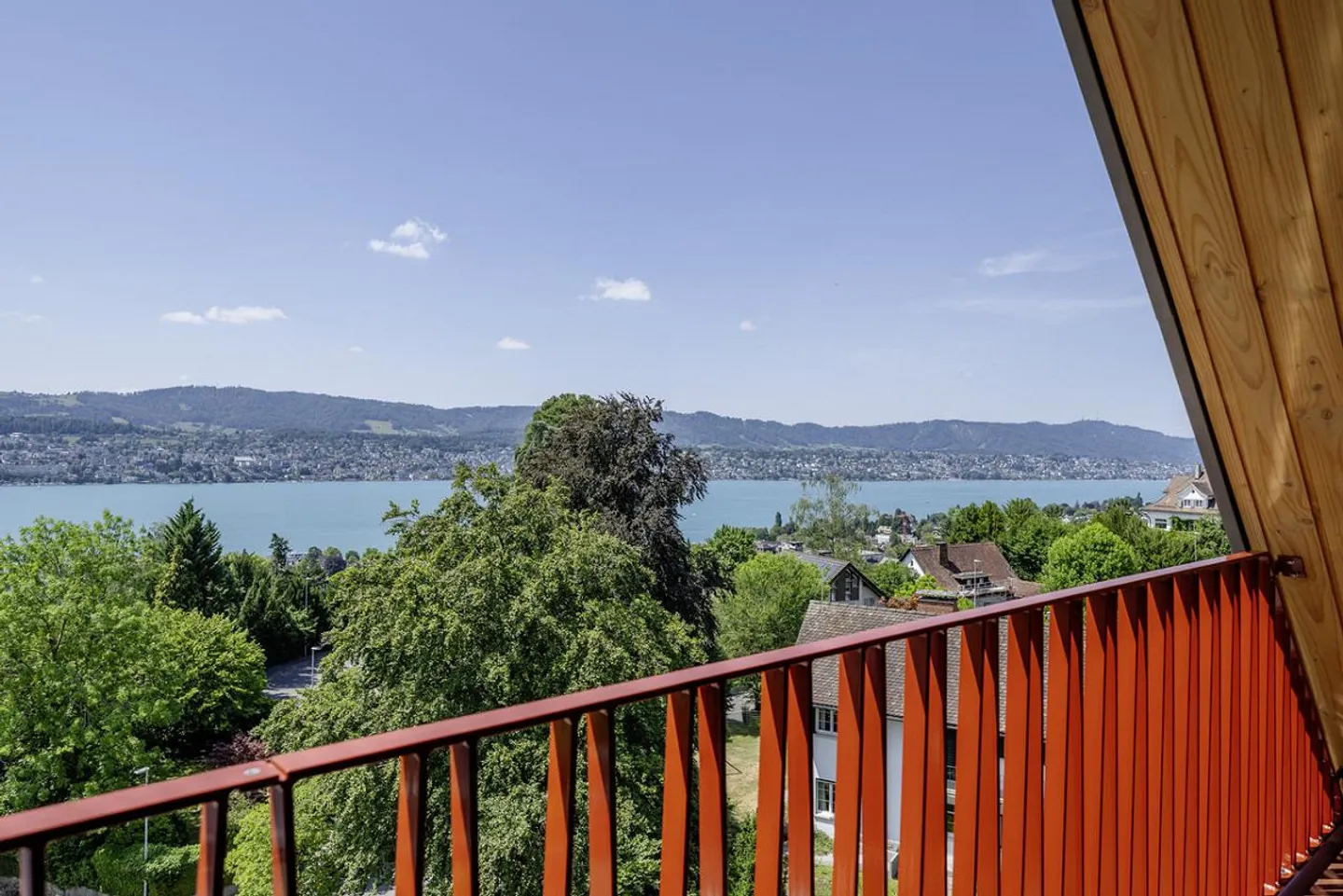 Vie au dernier étage souveraine avec vue spectaculaire sur le lac - Photo 1 sur 13