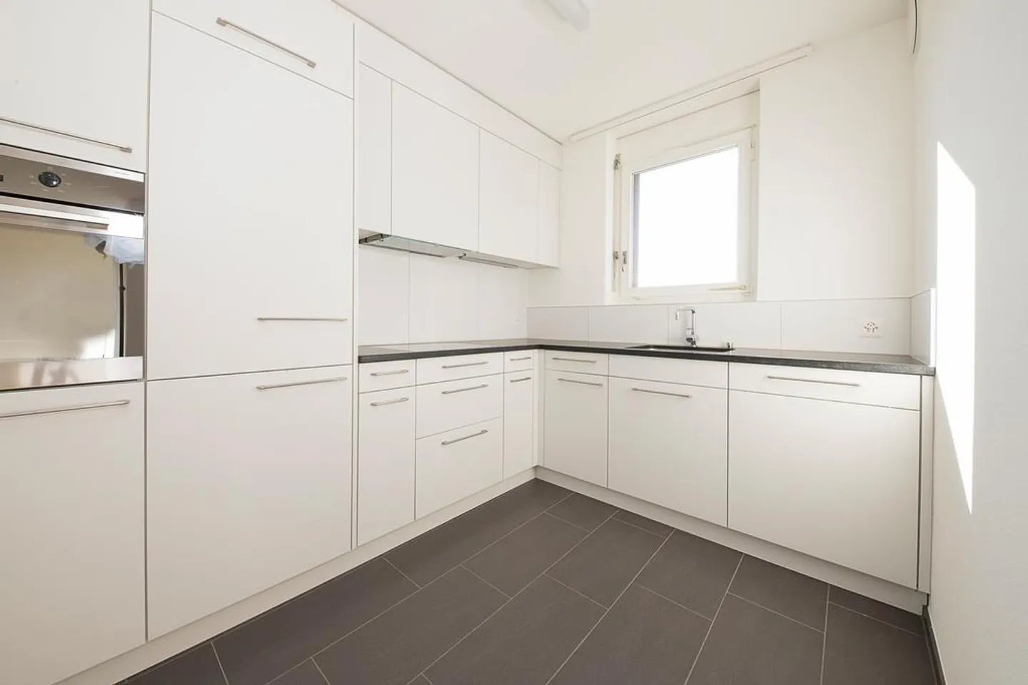 Attractive 4.5-room apartment with spacious seating area - Photo 2 of 11