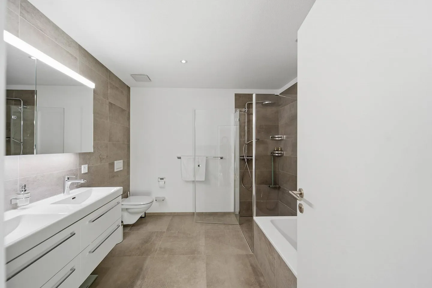 APPARTEMENT EN COPROPRIÉTÉ NEUF DE 4,5 PIÈCES AVEC JARDIN D'HIVER - Photo 6 sur 9