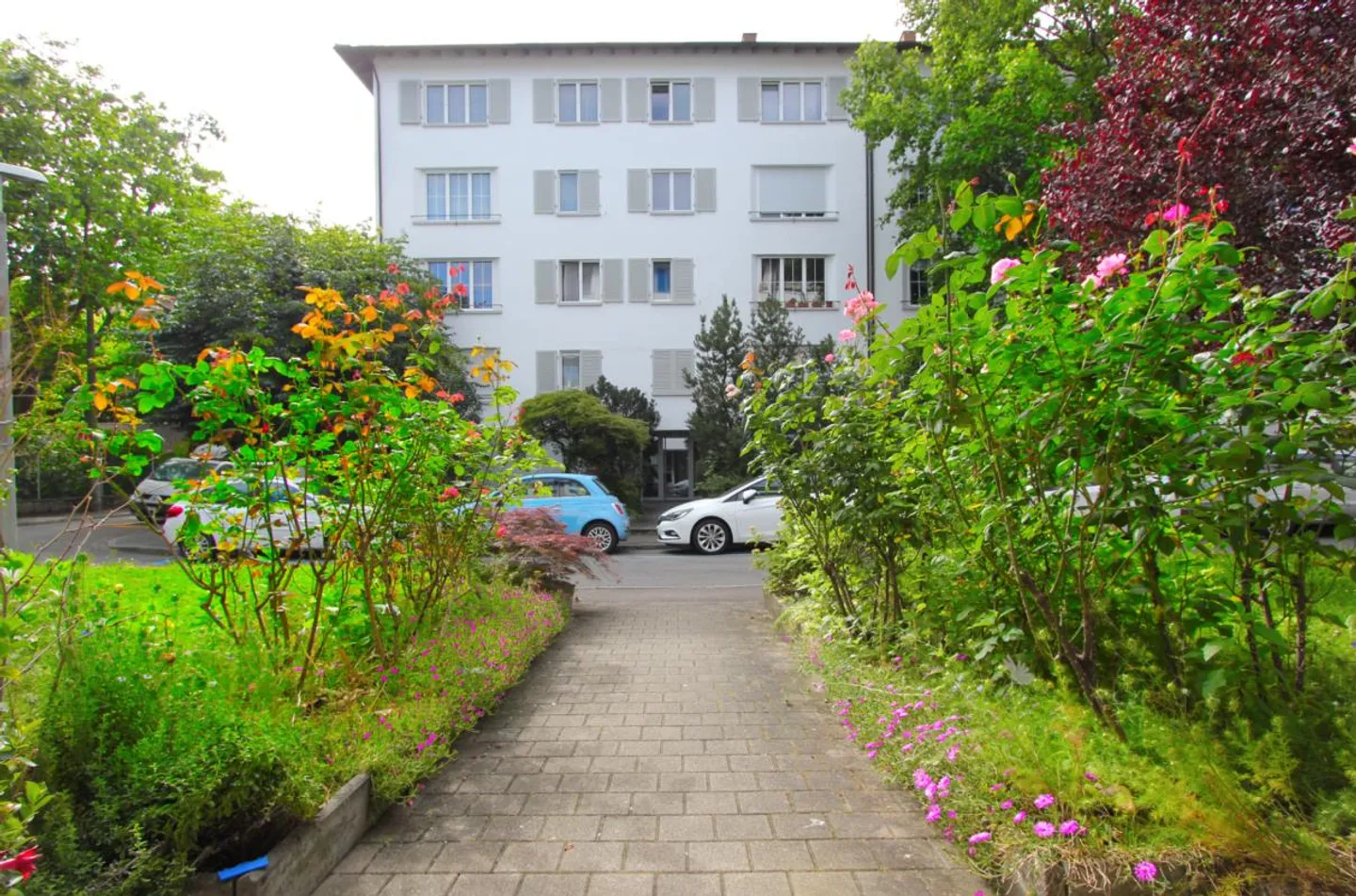 In the popular Iselin district - 2.5-room apartment with balcony and expanded attic space - Photo 10 of 13