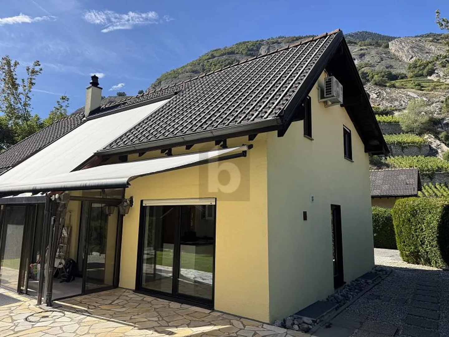 ECRIN LUMINEUX ET RAFFINÉ AU MILIEU DES VIGNES - Photo 2 sur 6