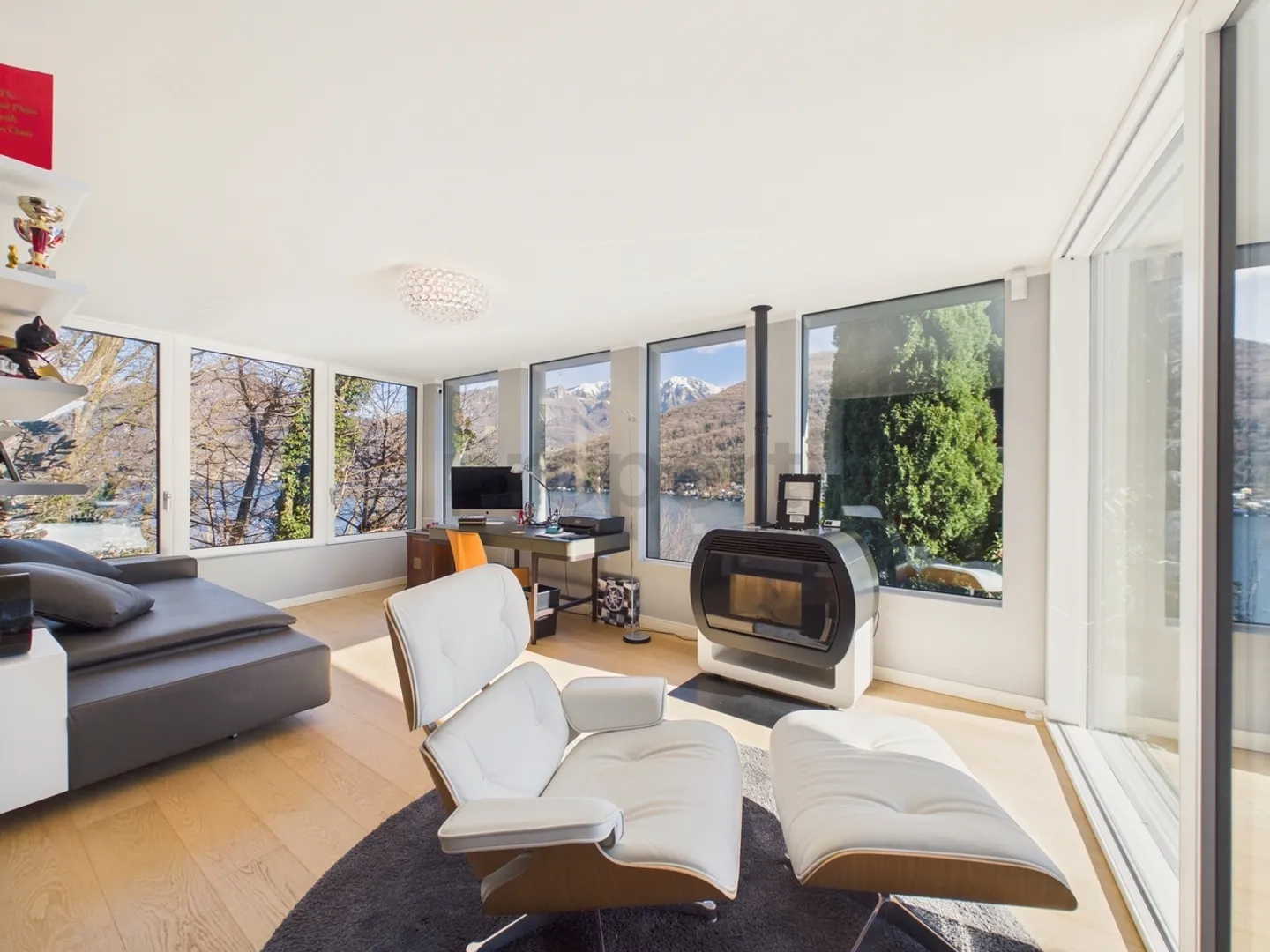 Villa in Design Style with Breathtaking Lake View - Vico Morcote - Photo 10 of 13