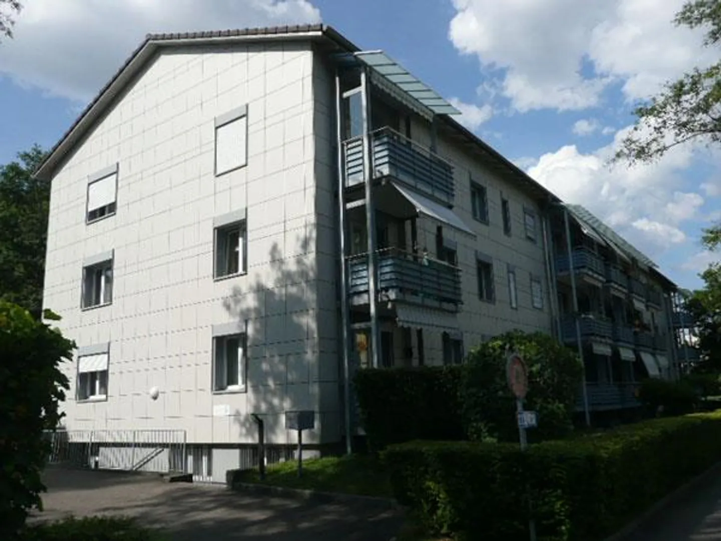 Beautiful apartment in a quiet residential area near Oerlikon center - Photo 1 of 4