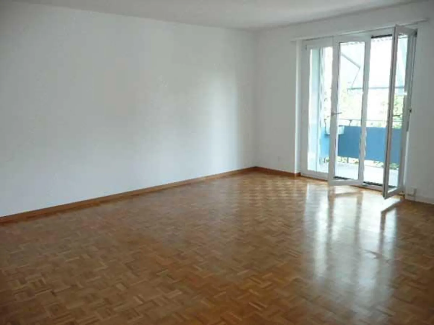 Beautiful apartment in a quiet residential area near Oerlikon center - Photo 2 of 4