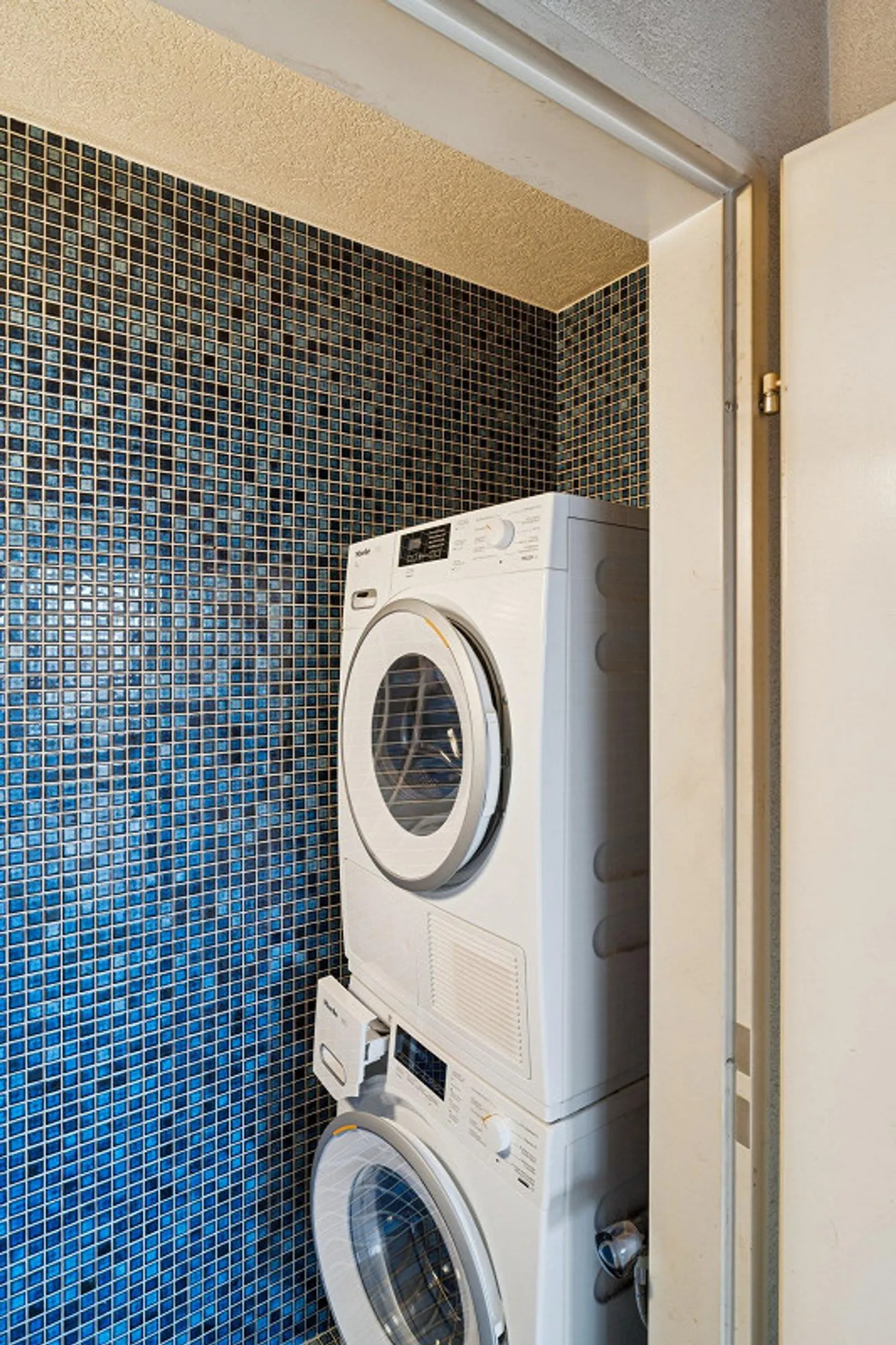Appartement mansardé de 3.5 pièces avec salle de loisirs – Rénover et se sentir bien - Photo 9 sur 11