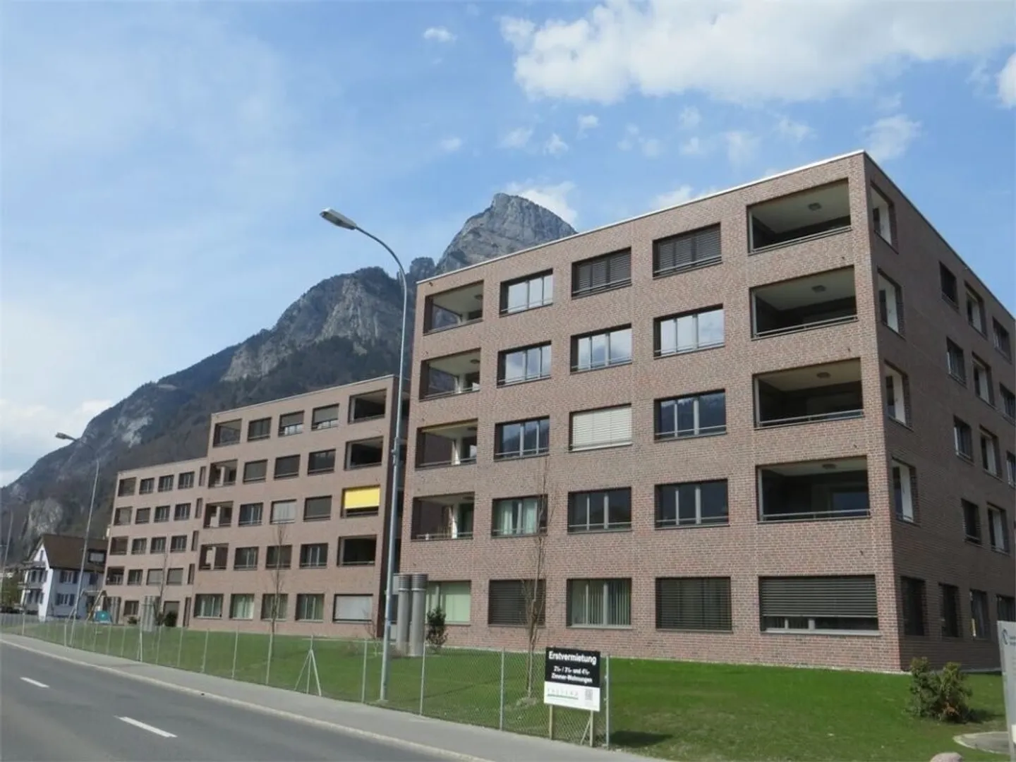Grosszügige 2.5 Zimmer-Wohnung an zentraler Lage - Foto 1 von 6