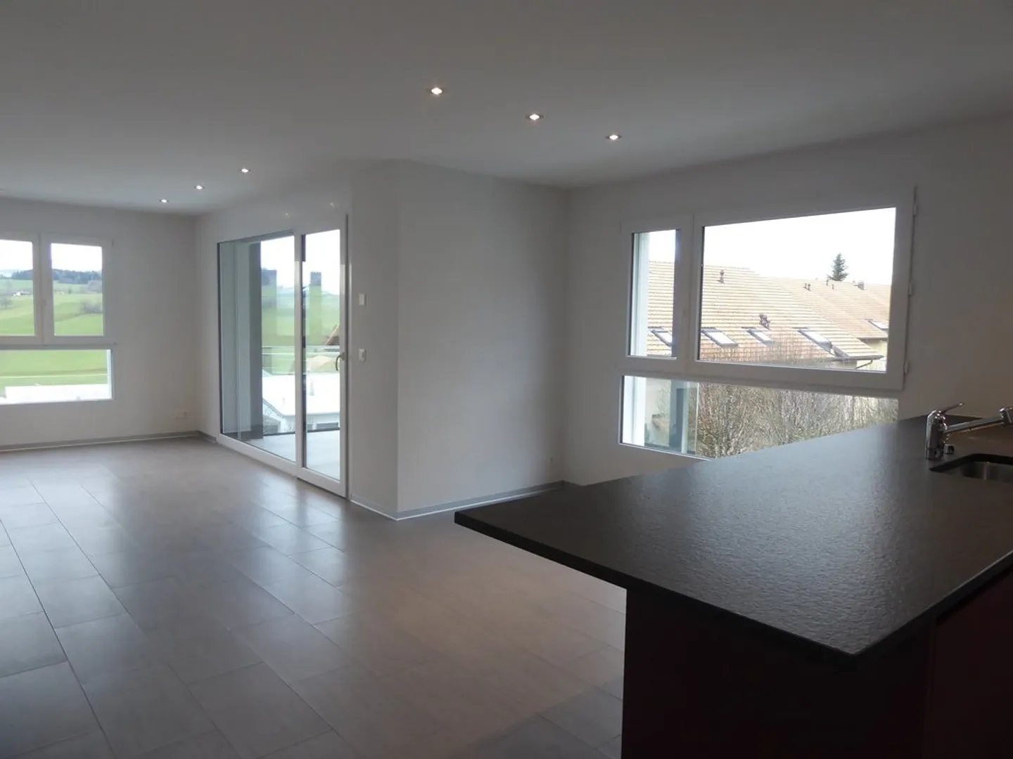 Apartment with 4.5 rooms on the 2nd floor - Photo 3 of 9