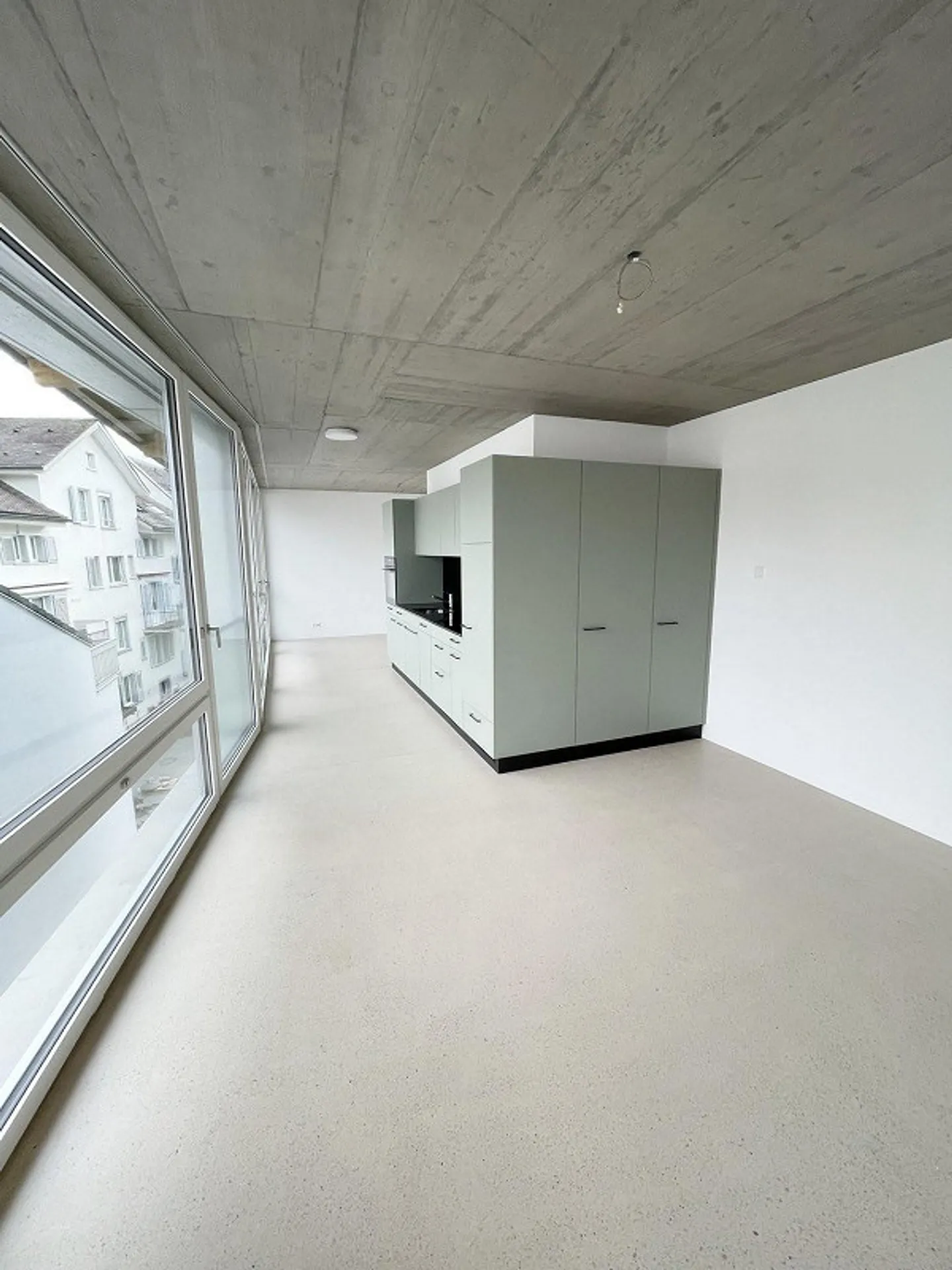 Centrally located and perfect for singles - Photo 1 of 5