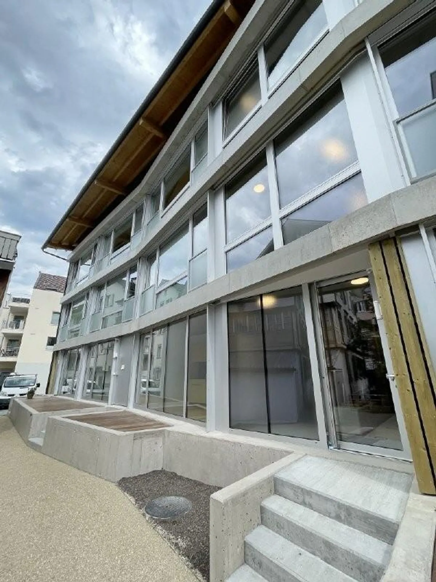 Centrally located and perfect for singles - Photo 5 of 5