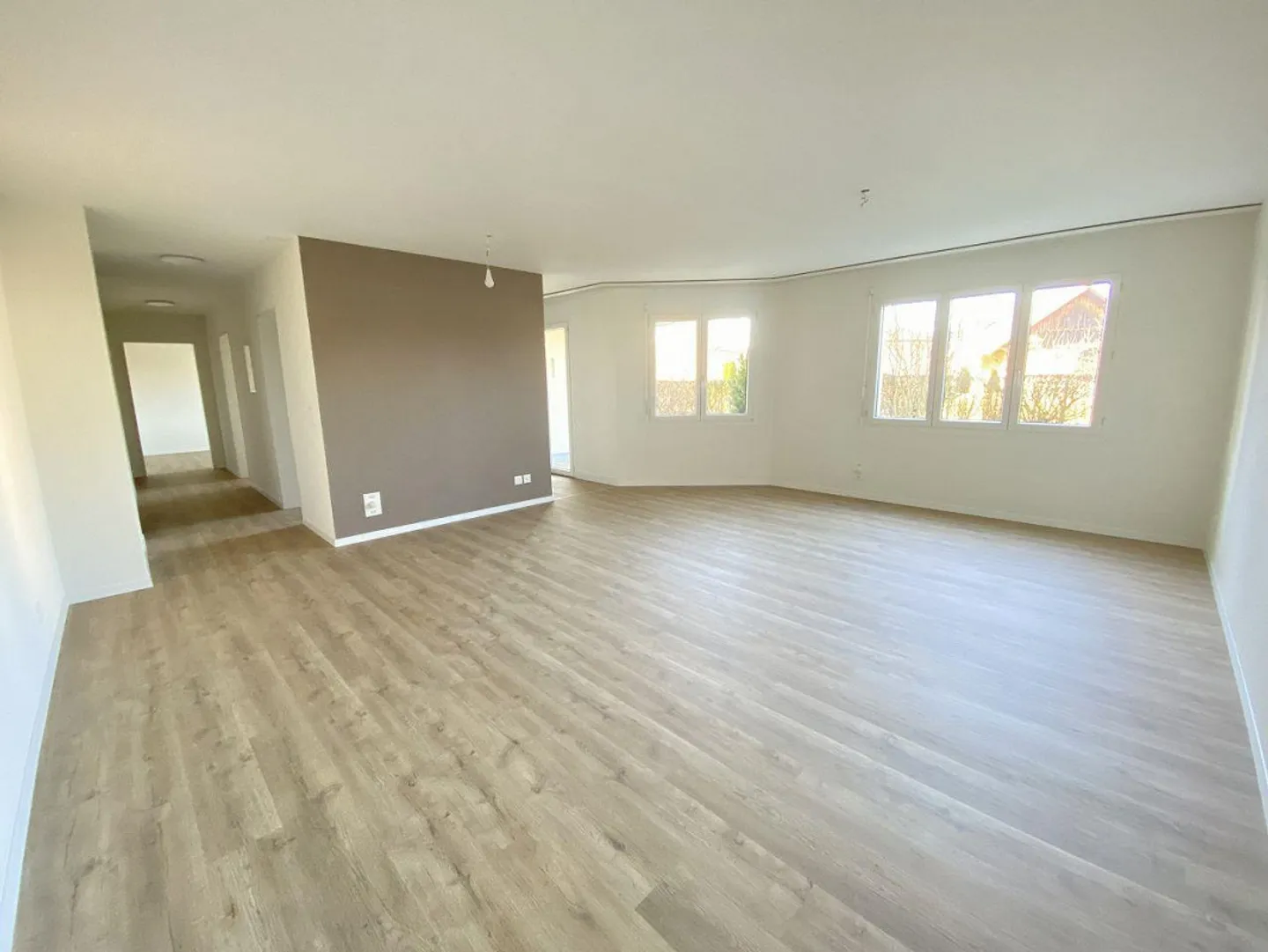 Sonnige renovierte Wohnung - Foto 3 von 11