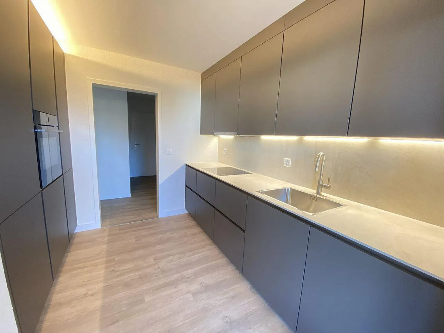 Sonnige renovierte Wohnung - Foto 4 von 11