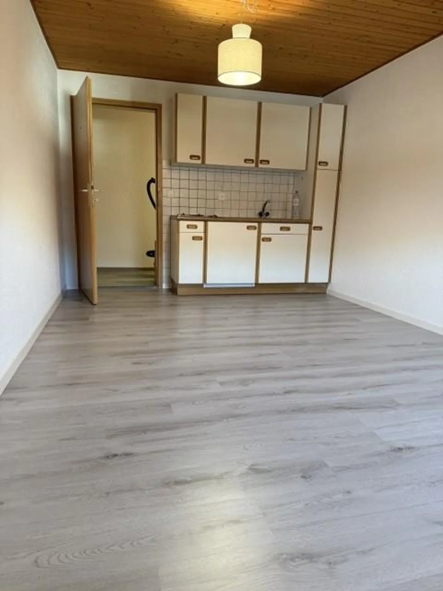 Camera spaziosa con cucina - in pieno centro! - Foto 3 di 7