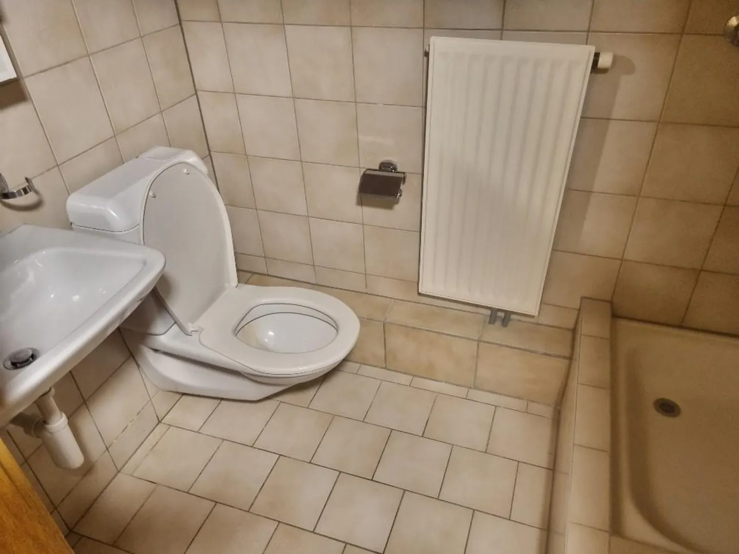 Camera spaziosa con cucina - in pieno centro! - Foto 5 di 7