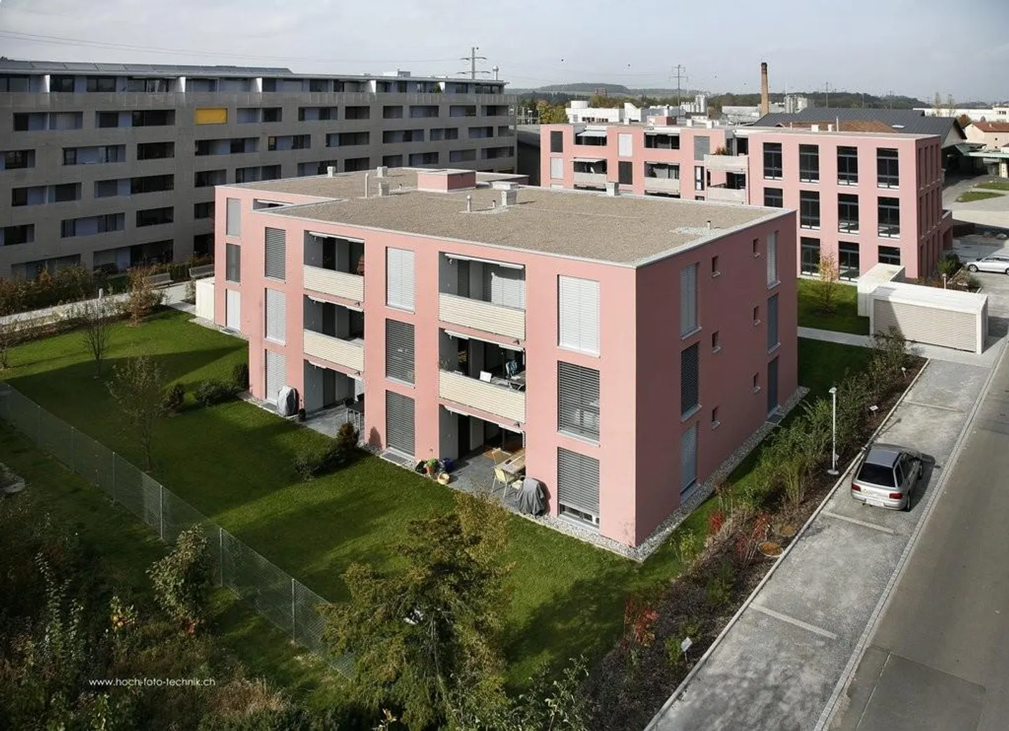 Perfekt für Familien: Wohnung mit grossem Wohnbereich & Sitzplatz - Foto 1 von 12