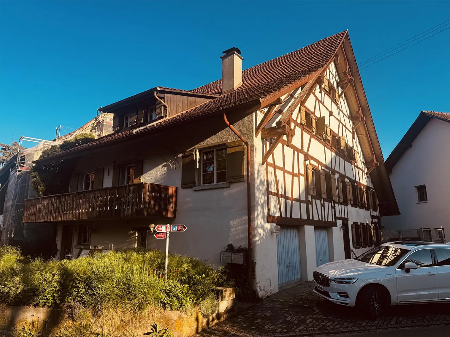 Bauernhaus, Hausteil 5 1/2 Zi mit Balkon und Gartenteil im Dorfkern - Foto 1 von 8