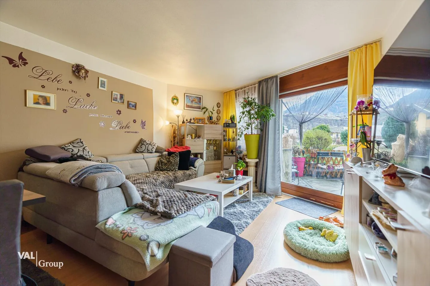 2.5-room apartment with clever layout and large terrace in a central location - Photo 1 of 11