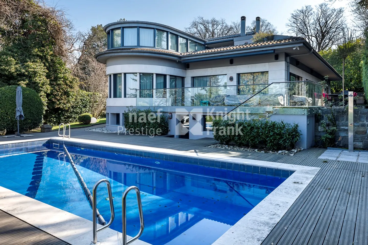 Elegante Villa mit Seeblick - Foto 1 von 4