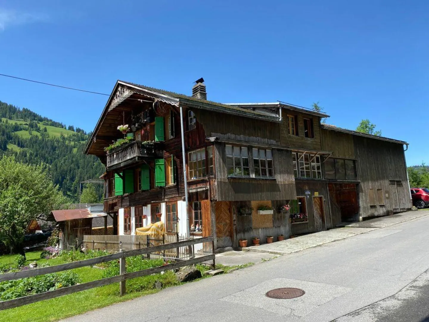 Maison à 2 familles avec atelier et terrain constructible - Photo 2 sur 6