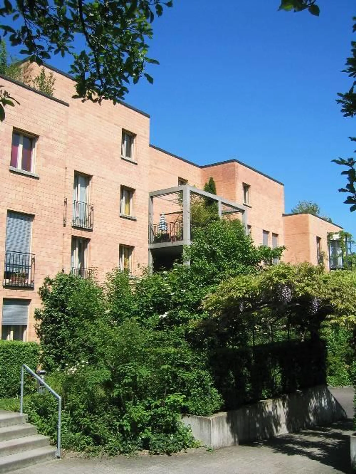 Stai cercando un parcheggio sicuro per il tuo veicolo? - Foto 1 di 1