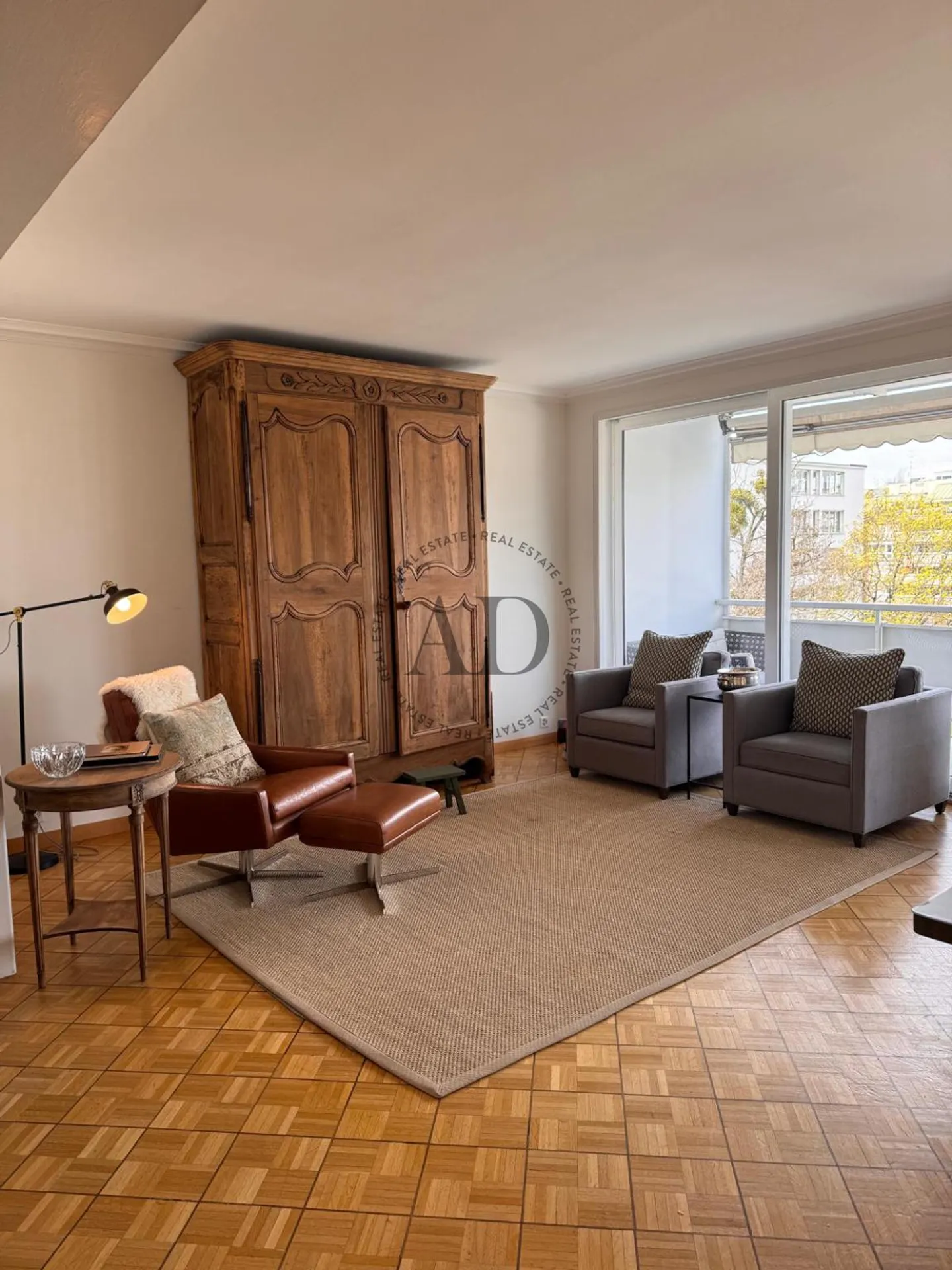 Geräumige Wohnung mit Balkonen - Foto 1 von 7