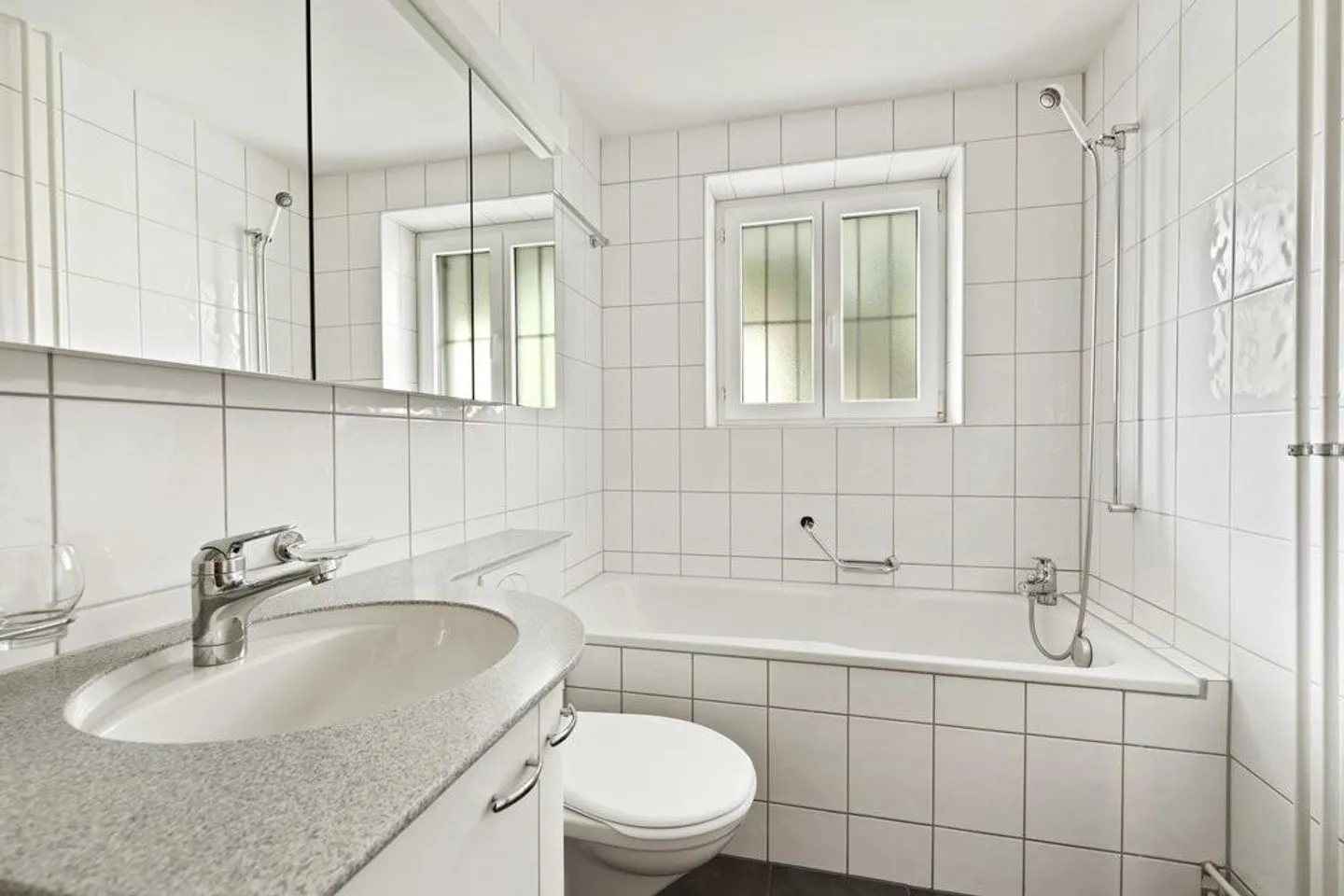 Looking for a home in a central location? - Photo 8 of 12