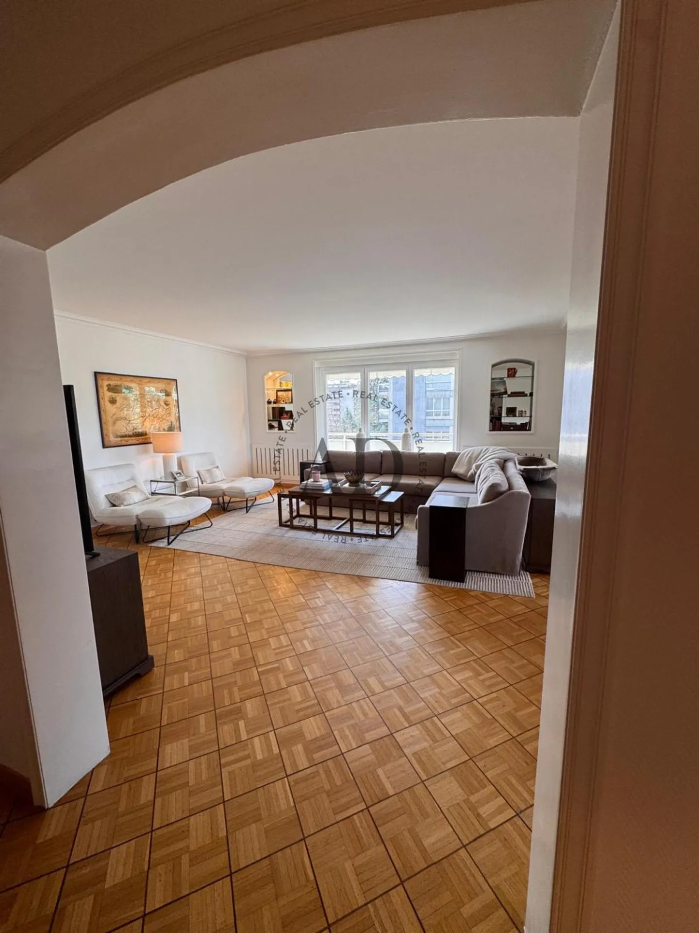 Geräumige Wohnung mit Balkonen - Foto 4 von 7