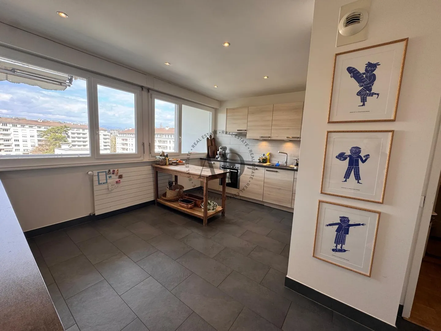 Geräumige Wohnung mit Balkonen - Foto 5 von 7