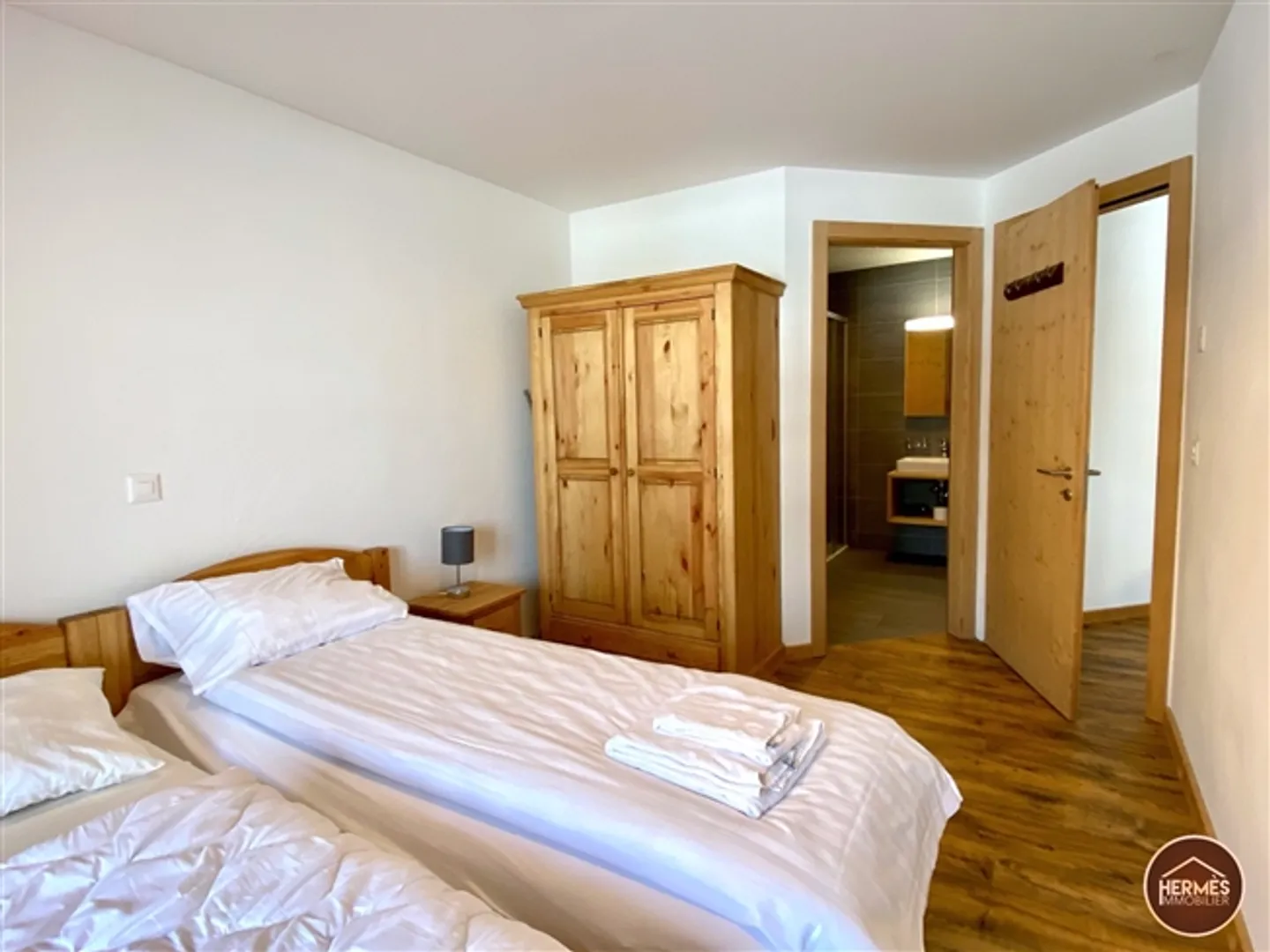 Stunning Ski-in & Ski-out Apartment on the Slopes of Veysonnaz - Photo 11 of 13