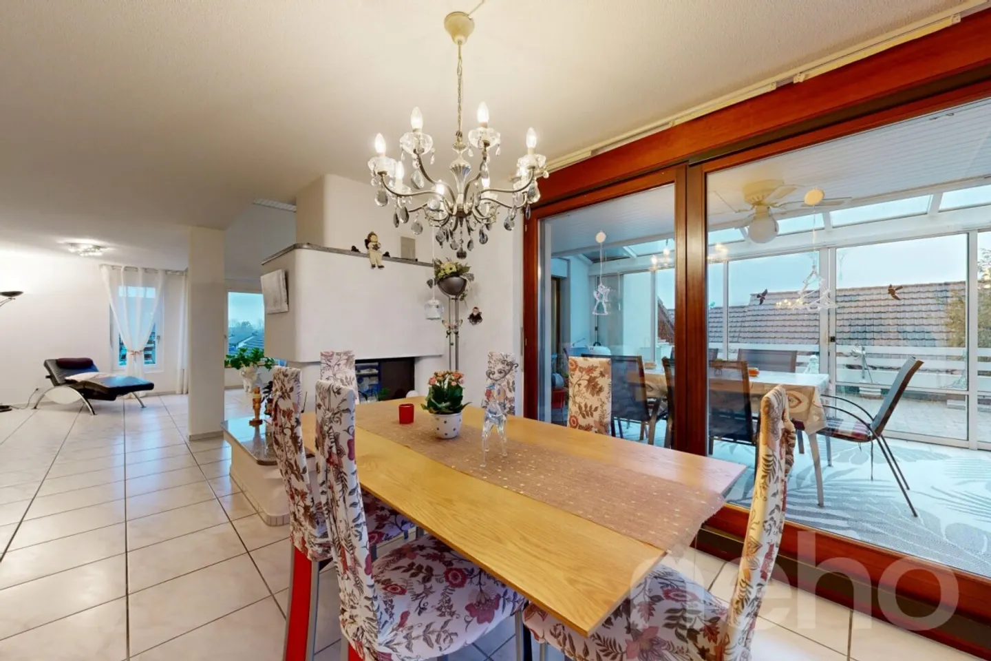Spacious Terrace Apartment with Garden - Photo 3 of 12