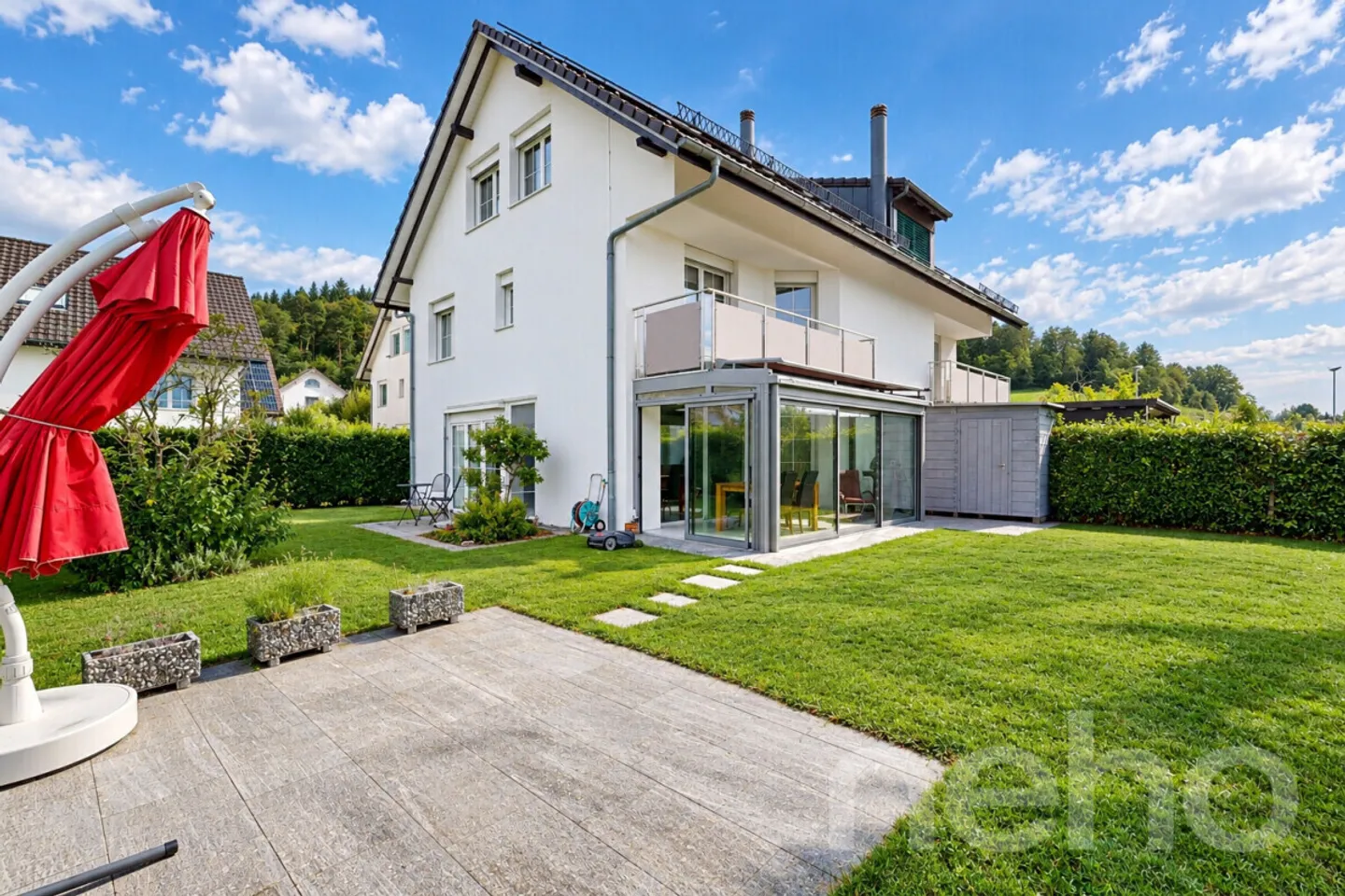 Well-kept 6.5 semi-detached house with large garden in Otelfingen - Photo 1 of 12