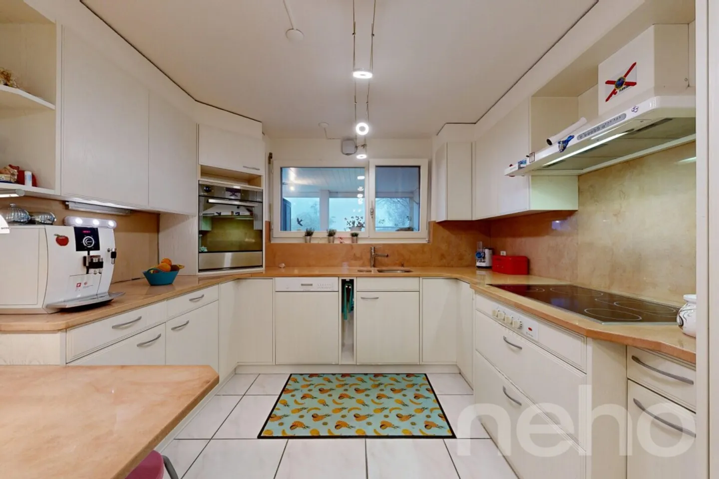 Spacious Terrace Apartment with Garden - Photo 4 of 12