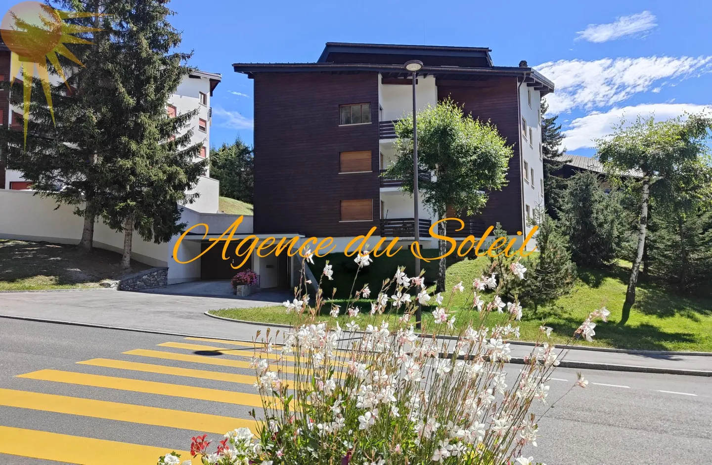 For rent exclusively for one year, this large studio opposite the Barzettes/Plaine Morte ski lifts! - Photo 1 of 12