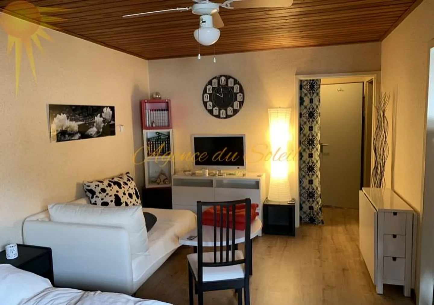 For rent exclusively for one year, this large studio opposite the Barzettes/Plaine Morte ski lifts! - Photo 2 of 12