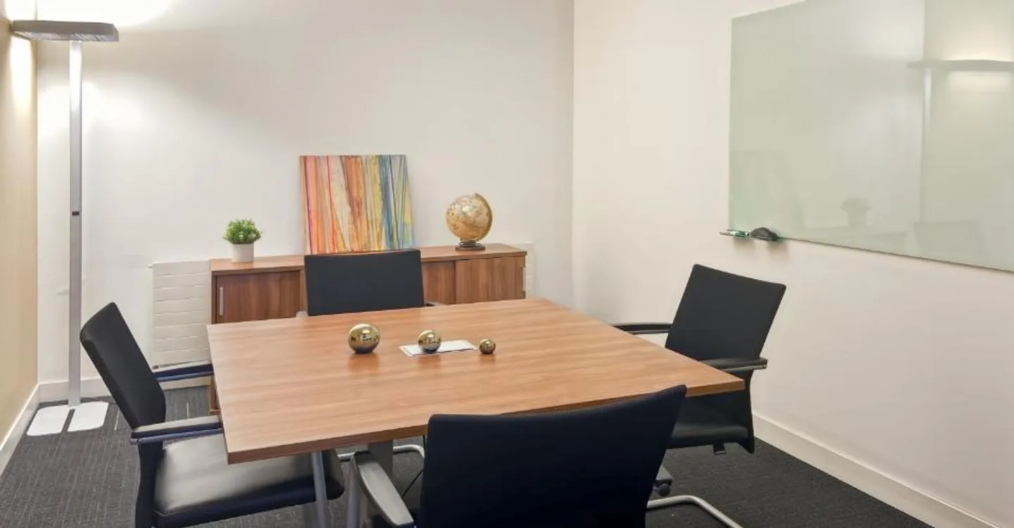 Ufficio all-inclusive per 5 - Foto 8 di 11