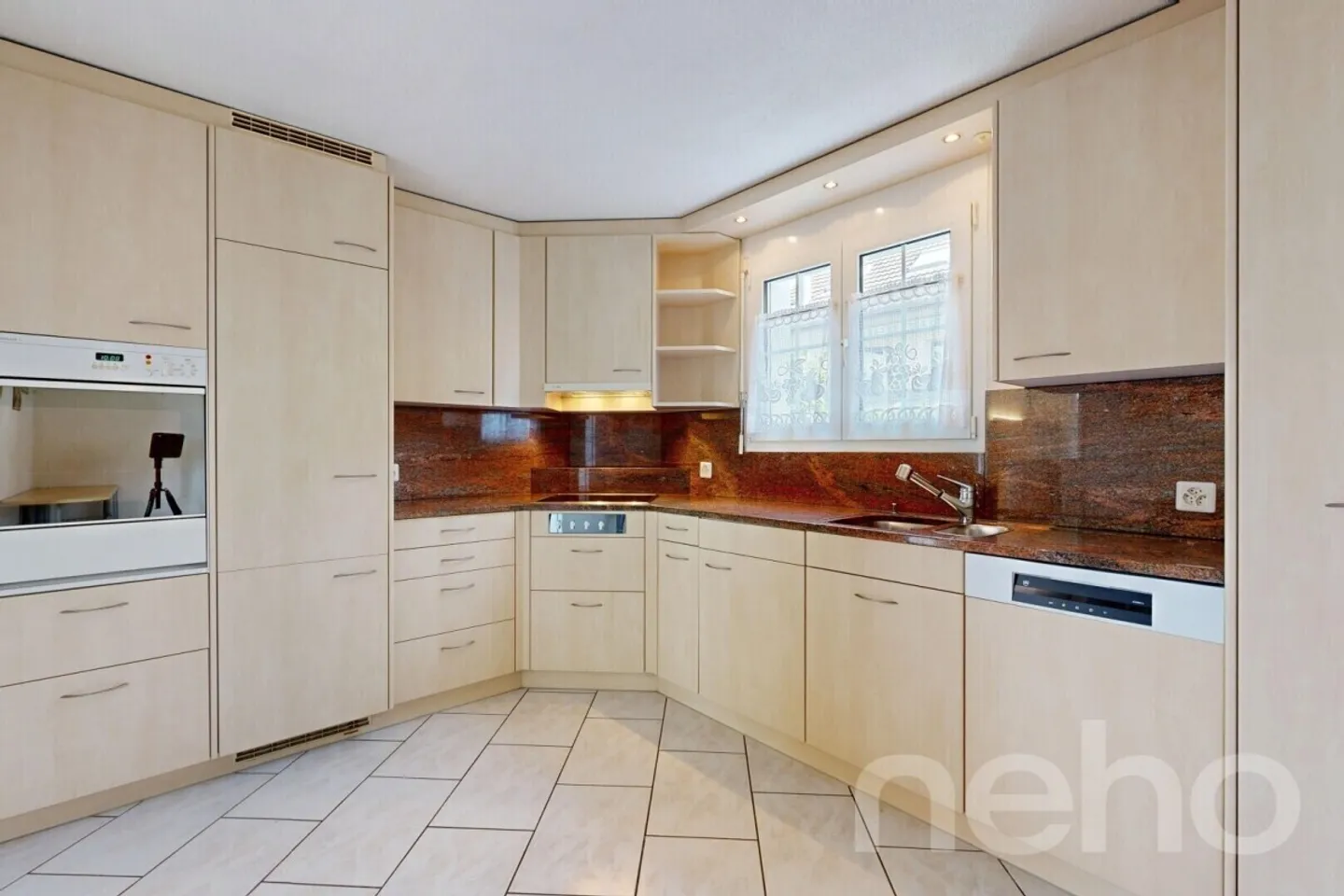Well-kept 6.5 semi-detached house with large garden in Otelfingen - Photo 4 of 12