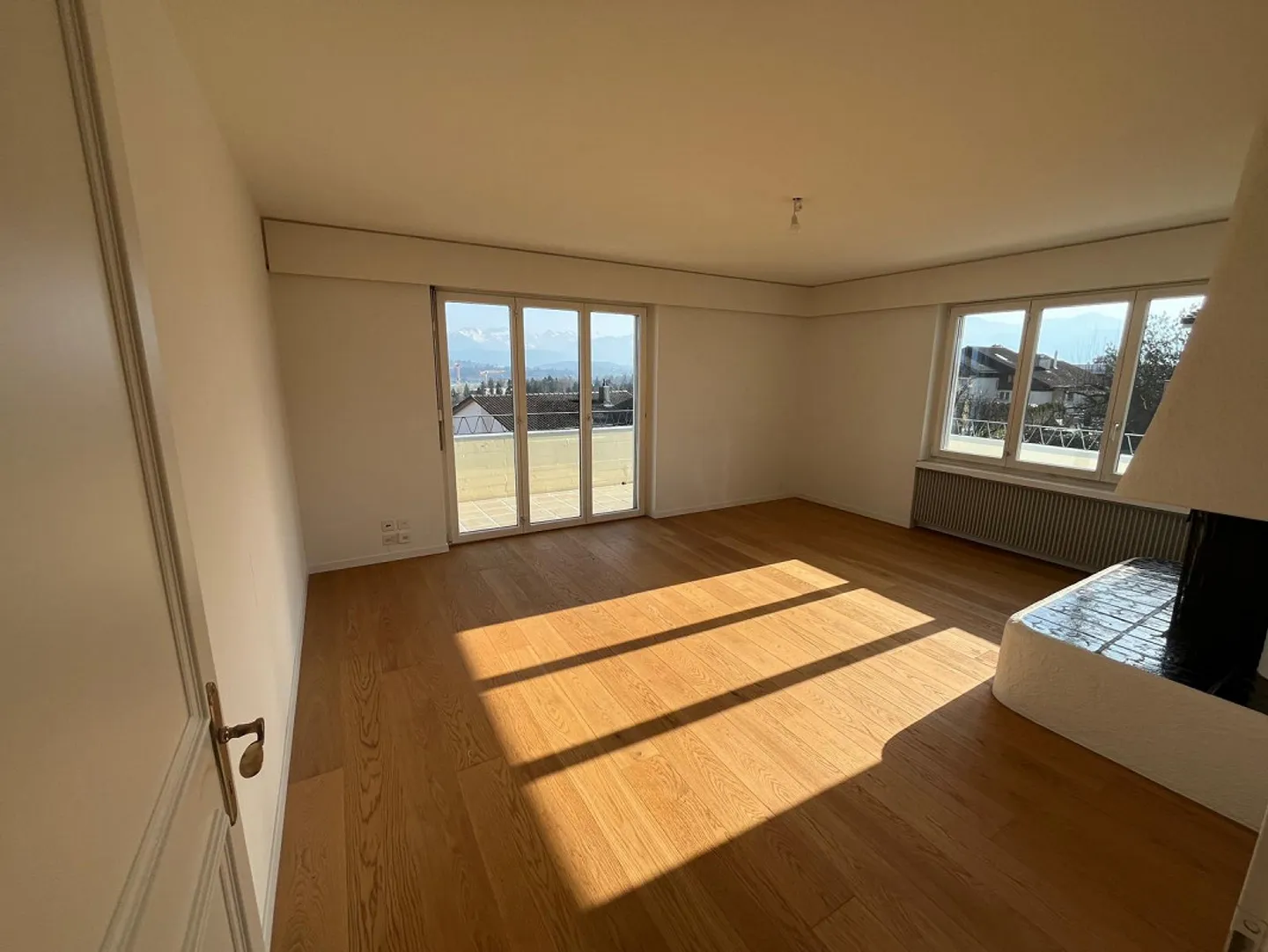 5.5-room apartment with large balcony, garden and panoramic view (2x parking included) - Photo 2 of 7