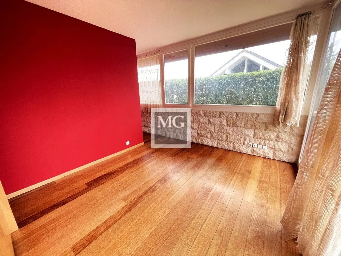Luxurious 7.5-room villa with stunning view + garage box - Photo 7 of 12