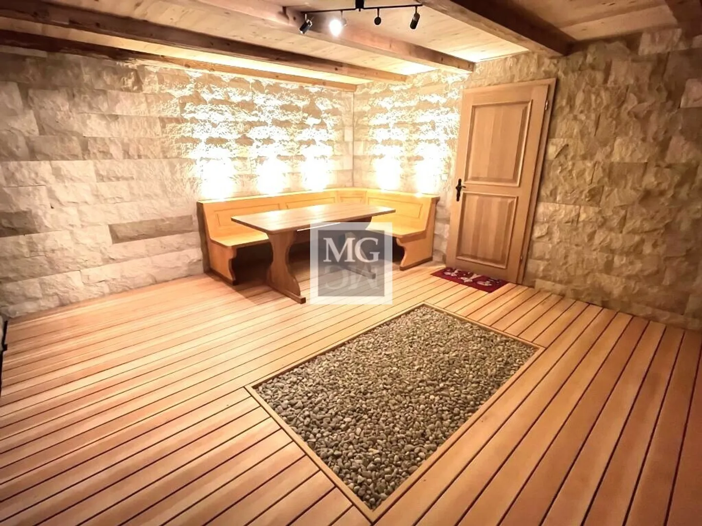 Luxurious 7.5-room villa with stunning view + garage box - Photo 9 of 12
