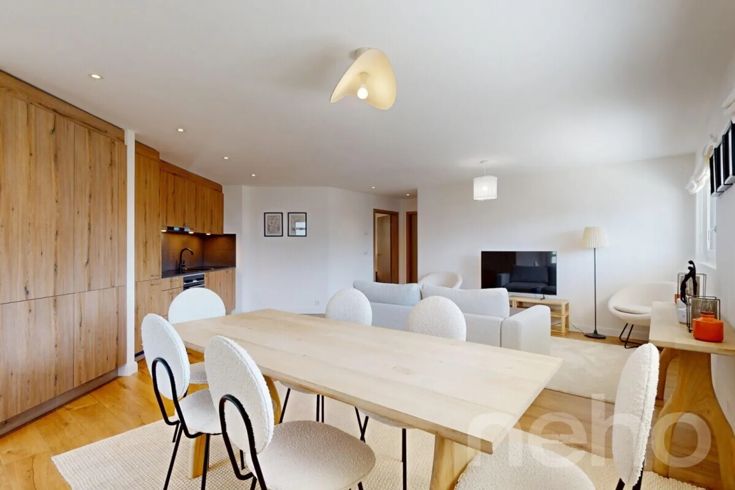 Stunning 3.5-room apartment in Crans-Montana - Photo 4 of 12