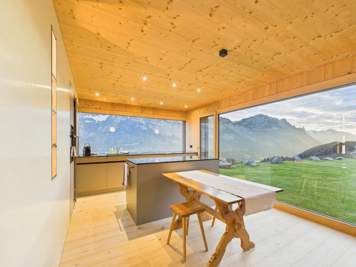 Exclusive 3.5-room terrace apartment with breathtaking mountain panorama in Flumserberg Portel - Photo 2 of 10