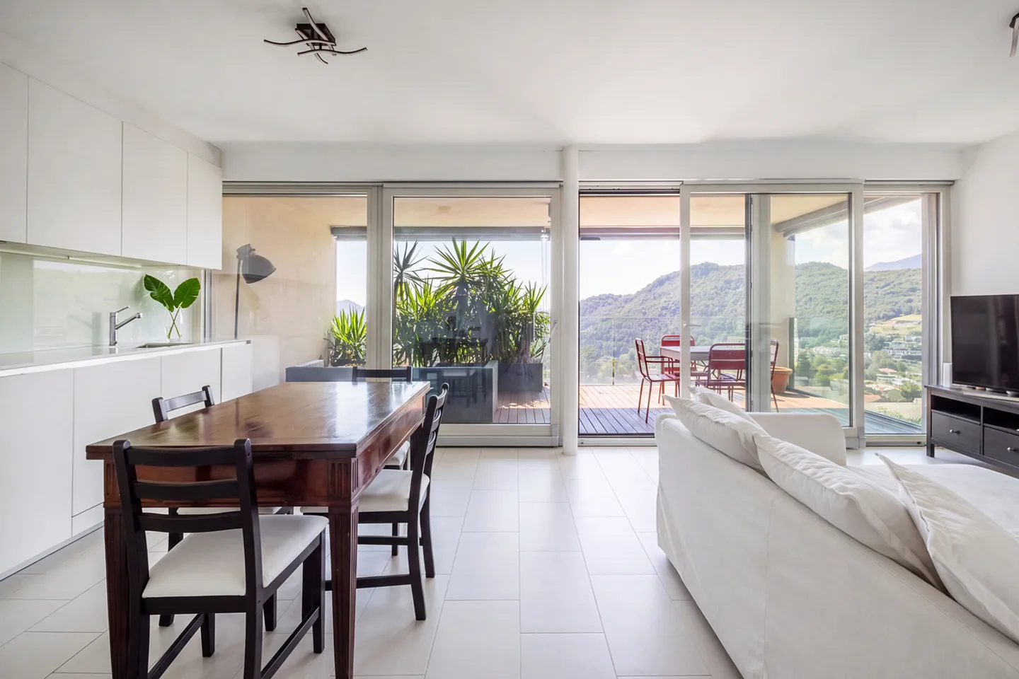 Bright apartment with breathtaking views! - Photo 1 of 8