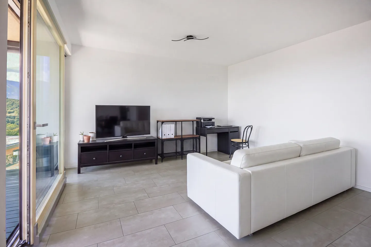 Bright apartment with breathtaking views! - Photo 2 of 8